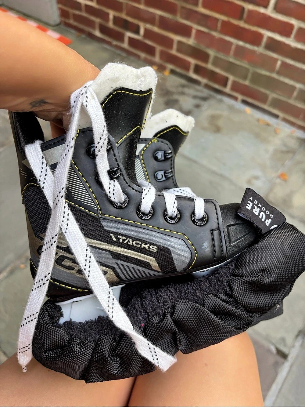 CCM Ultima Freestyle Figure Skates Black & White US 8 Like New